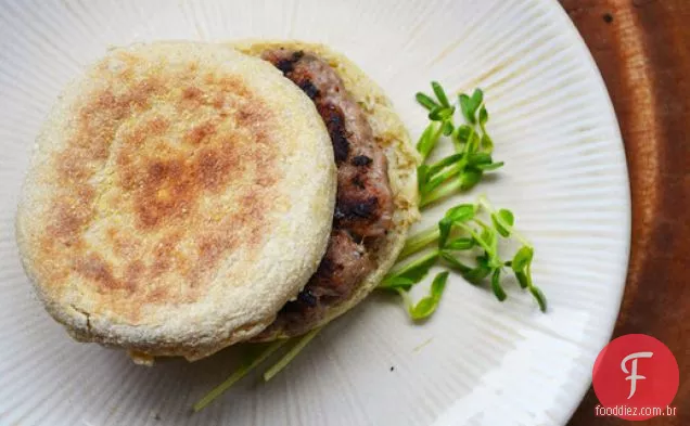 Caseiro Garlicky Pequeno-Almoço Salsicha