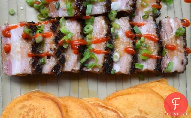 Bacon refogado com panquecas de páprica defumadas