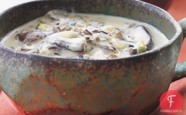 Sopa fresca de gengibre, cogumelos e manjericão