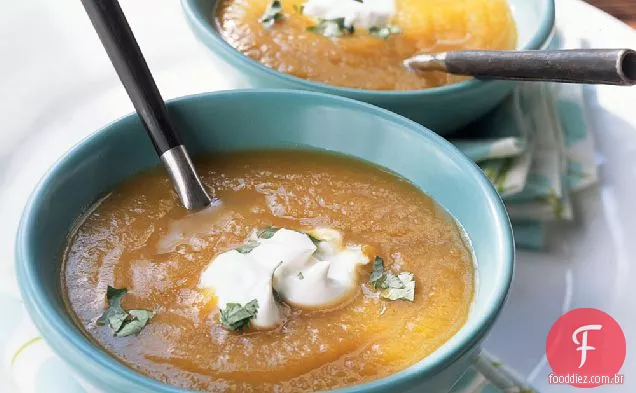 Abóbora com curry e sopa de maçã