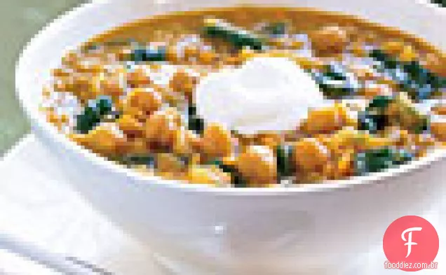 Lentilha vermelha Curried e guisado suíço da acelga com feijões de Garbanzo
