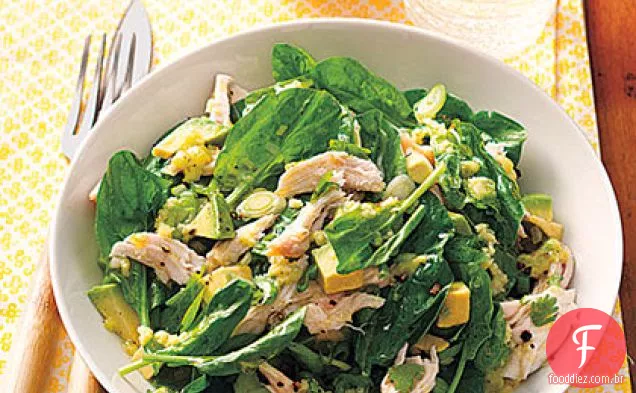 Salada de frango e abacate com molho de wasabi-limão