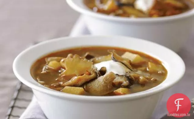 Sopa de cogumelos e batata com páprica defumada