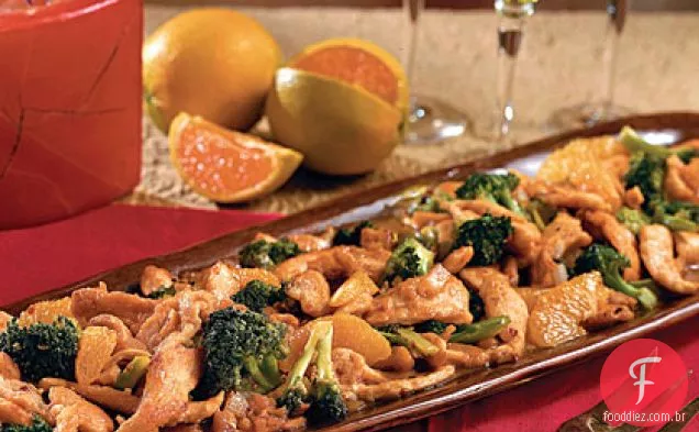 Frango picante de gengibre e laranja com brócolis