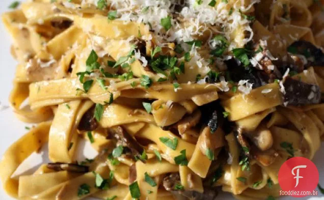 Pâtes aux Cêpes (Tagliatelle com cogumelos Porcini e Crème Fraîche)