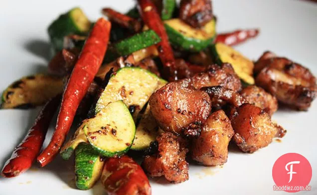 Carne de porco frita com abobrinha