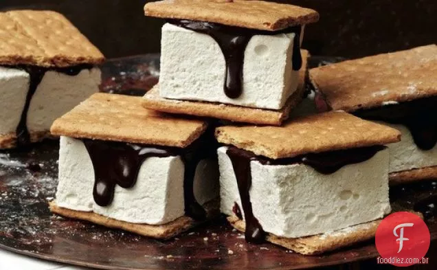 Max e Eli Sussman's S'mores com Marshmallows de bordo-Bourbon