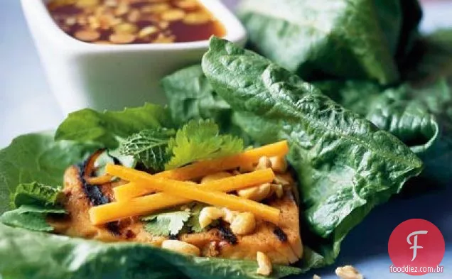 Rolinhos de alface vietnamita com tofu grelhado picante