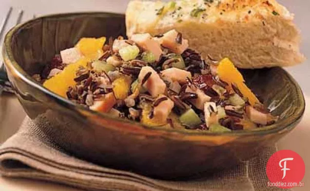 Laranja-salada de arroz selvagem com peru defumado