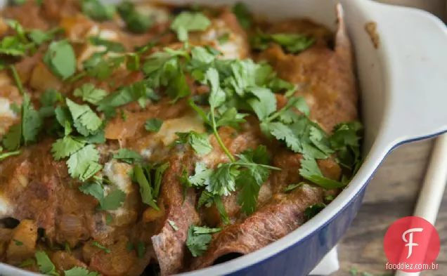 Acelga Suíça E Enchiladas De Feijão Preto Com Molho De Ruibarbo Chipotle