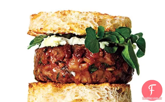 Sliders de beterraba e arroz integral