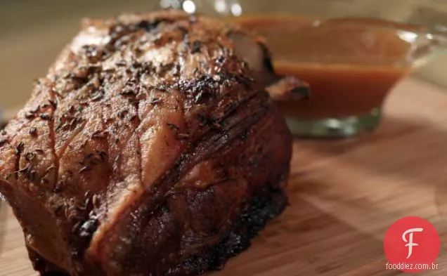 Carne De Porco Assada Durante Todo O Dia, Chutney De Maçã Picante, Purê De Batata-Doce Cítrica, Acelga Salteada