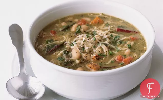 Macarrão e Fagioli com pimentão vermelho assado e acelga suíça
