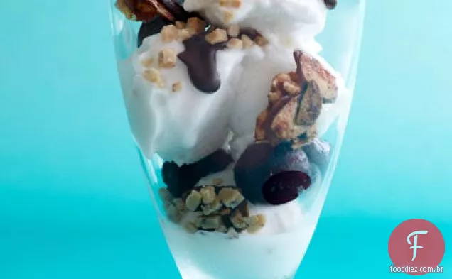 Cereja-Sundae de Chocolate com praliné de amêndoa temperada