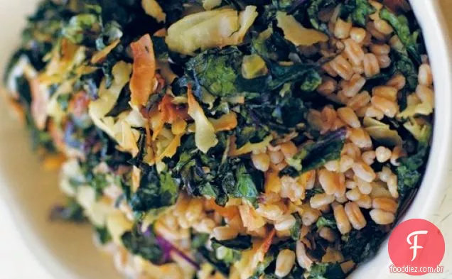 Cozinhe o livro: Salada De Couve com coco torrado