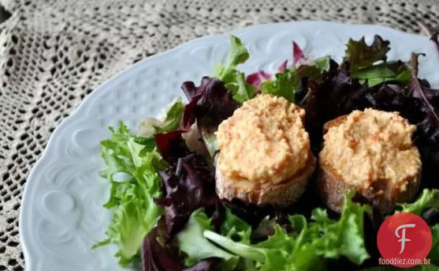 Salada Com Torradas De Queijo Pimiento