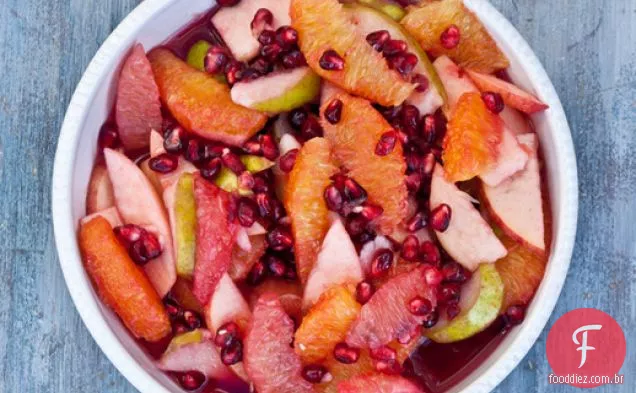 Salada de frutas de inverno com romãs