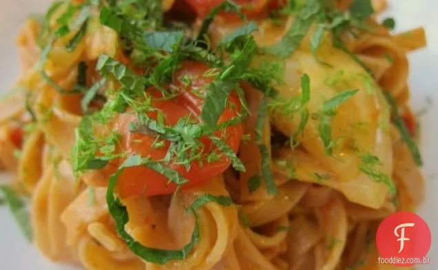 Tomate assado e erva-doce com Tagliatelle