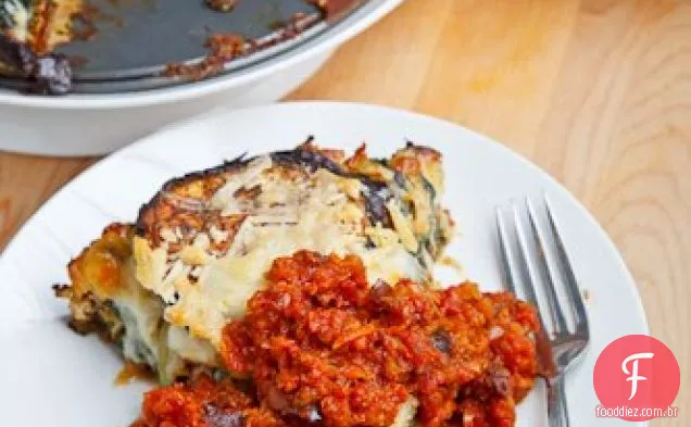 Tortino de berinjela em um molho Kalamata Olive Marinara