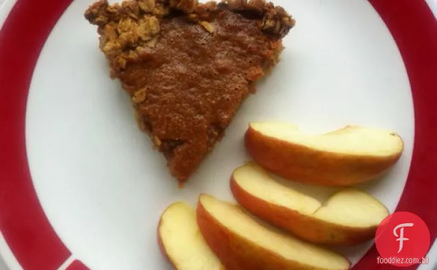 Torta de manteiga de maçã com crosta de noz-pecã de aveia