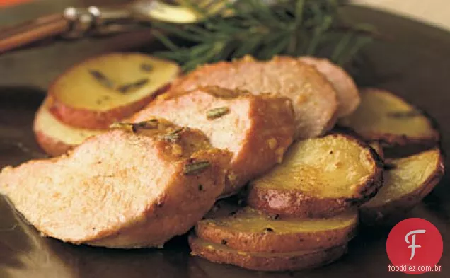 Lombo de porco com casca de nogueira com batatas Dijon de alecrim