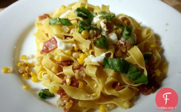 Macarrão com milho, Prosciutto e Burrata