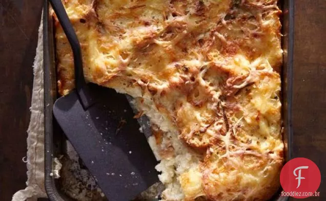 Pudim de pão de presunto e Gruyère de ' um bom prato