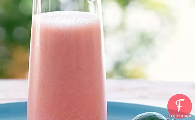 Goiaba de abacaxi (Feijoa) e Smoothie de morango