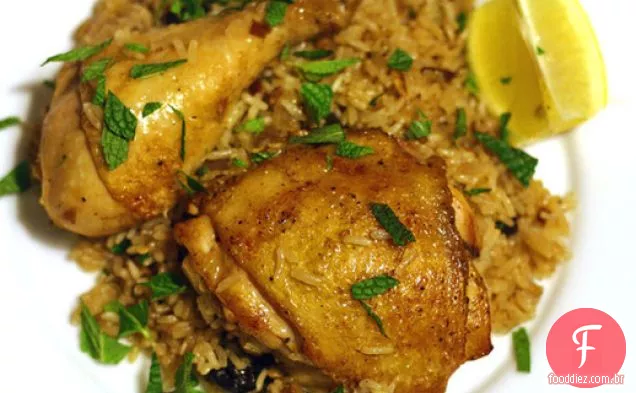 Frango e arroz com amêndoas e cerejas secas
