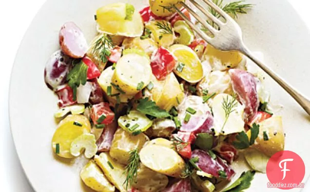 Salada de batata e vegetais com Rancho de mostarda