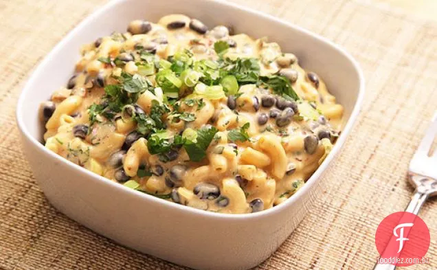 Macarrão e queijo com feijão preto e Chipotle