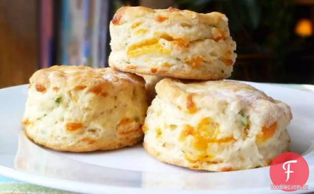 Panificação de pão: biscoitos de Cheddar e cebolinha