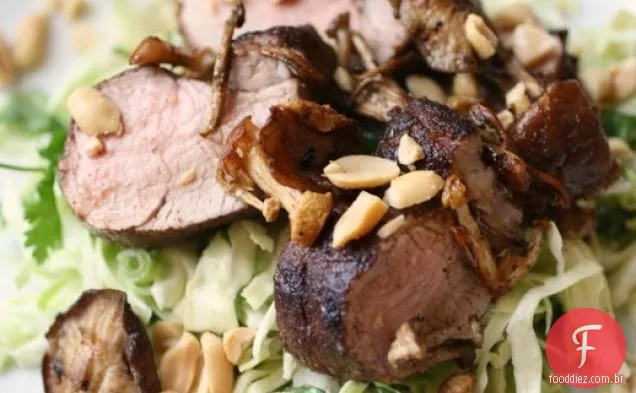 Cinco especiarias carne de porco com Slaw Asiático