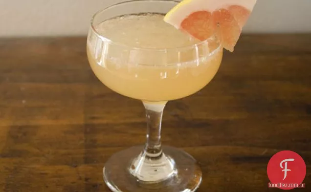 Coquetel de Pomelo e manjericão