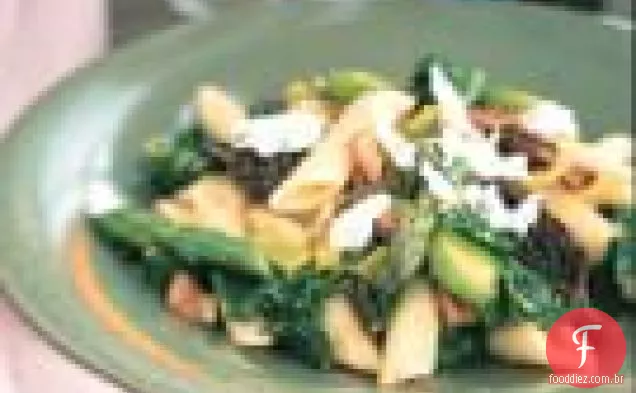 Penne Com Cogumelos E Vegetais De Primavera
