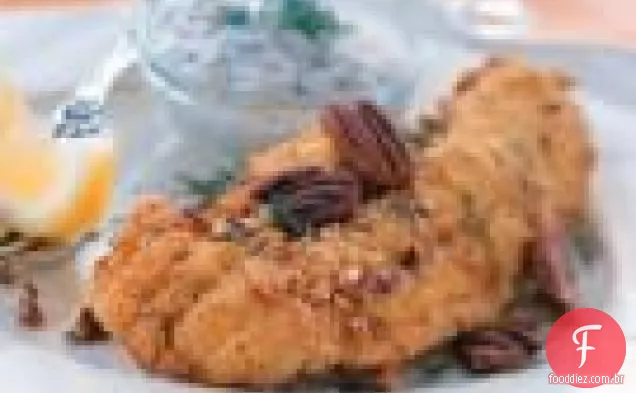 Bagre de noz-pecã com molho de Pimenta De Banana