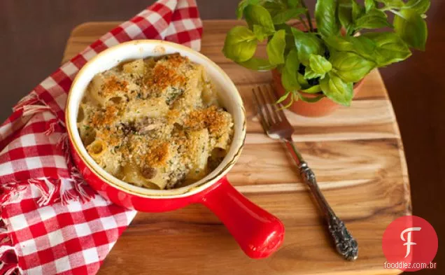 Massa assada com salsicha, cogumelos e Mascarpone