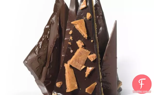 Chocolate agridoce e Torta de ganache de alfarroba com doces maltados quebradiços