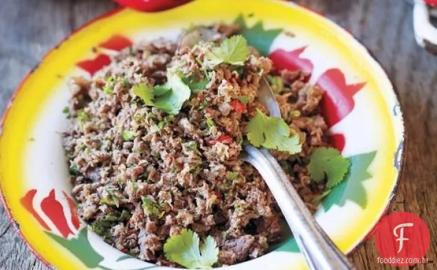 Naomi Duguid's Kachin bateu carne com ervas