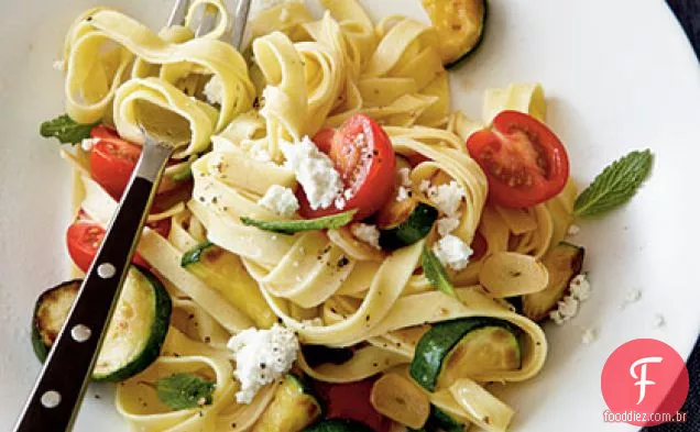 Abobrinha, tomate cereja e massa fresca de ricota