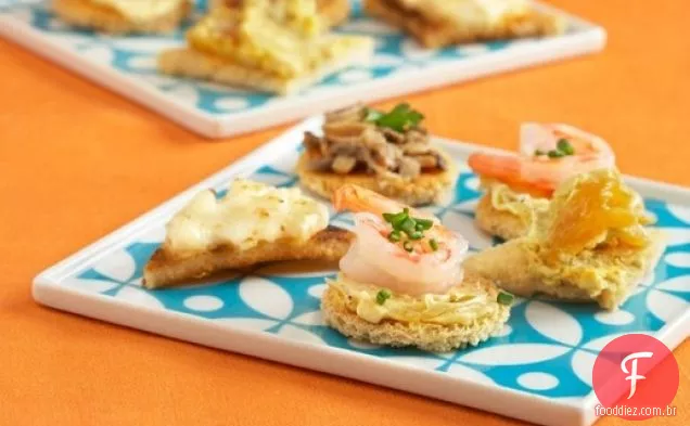 Canapés De Manteiga De Curry De Camarão
