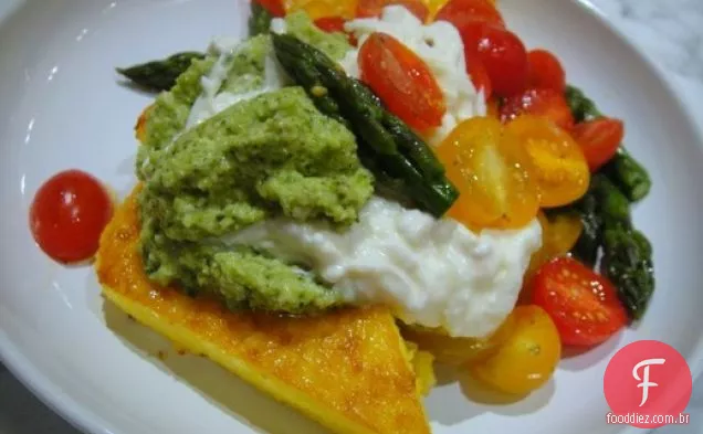 Cozinhe o livro: bifes de Polenta com pesto de aspargos, Tomate cereja e Burrata
