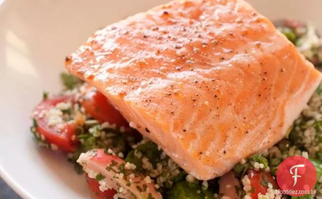 Salmão do Atlântico de cozimento lento com Tabouli de ' farinha, também