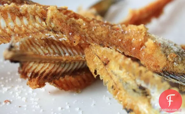 Ossos De Peixe Frito
