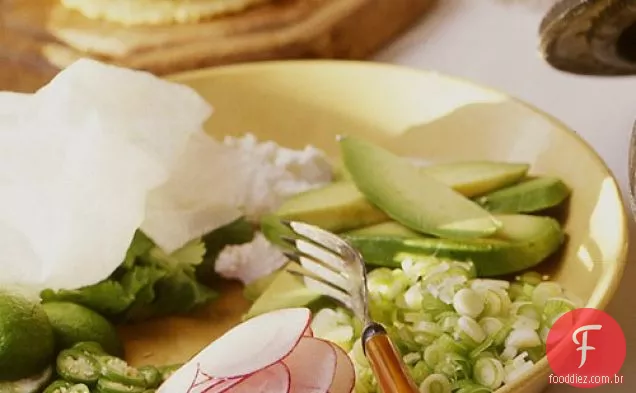 Posole com guarnições