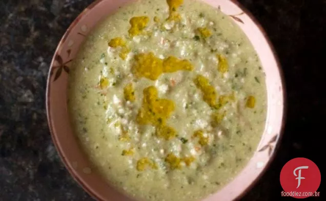 Gaspacho branco espanhol gelado de ' farinha também