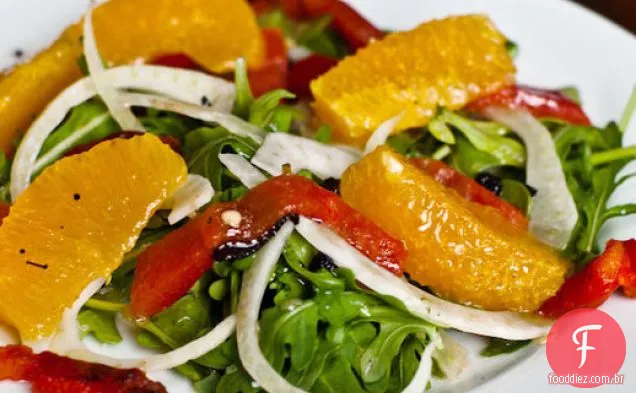 Salada de erva-doce, laranja e pimenta assada