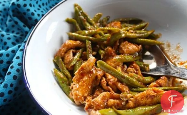 Frango Vermelho Curry refogado com feijão verde