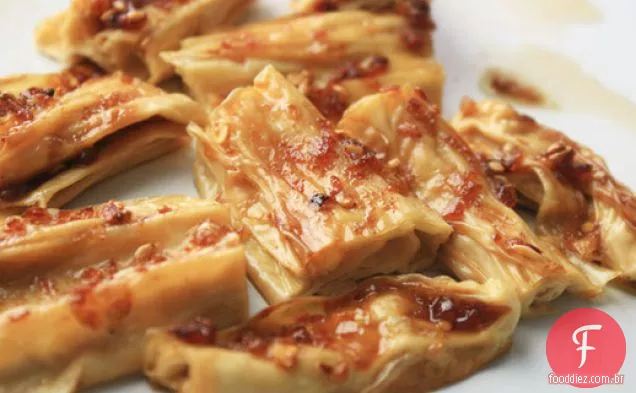 Beancurd Sticks grelhados com molho de soja, gengibre e mel