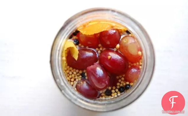 Uvas em conserva com citrinos e especiarias